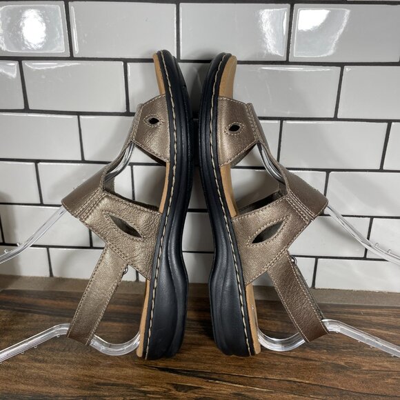 Clarks Leisa Lakelyn Womens 8 Wide Shoes Pewter Metallic Leather Comfort Sandal - Picture 6 of 13